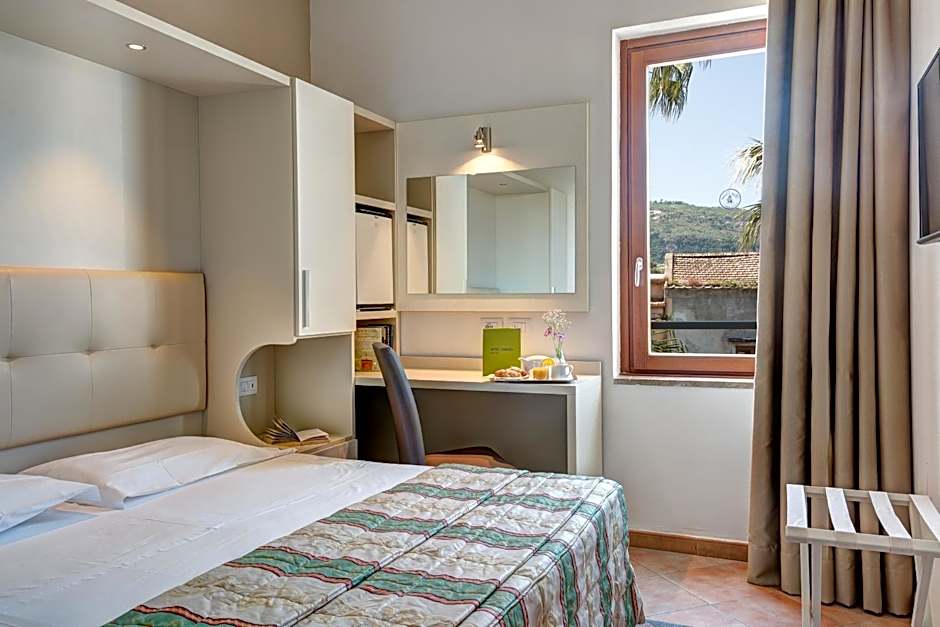 Photo 1 of 3 of Single Room