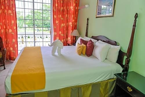 Foote Prints on the Sands Hotel