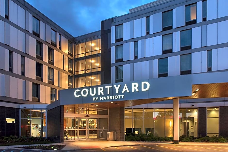 Courtyard by Marriott Philadelphia South at The Navy Yard