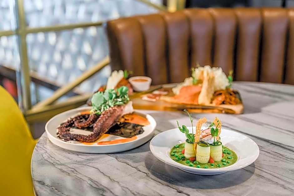 Amway Grand Plaza Hotel, Curio Collection by Hilton