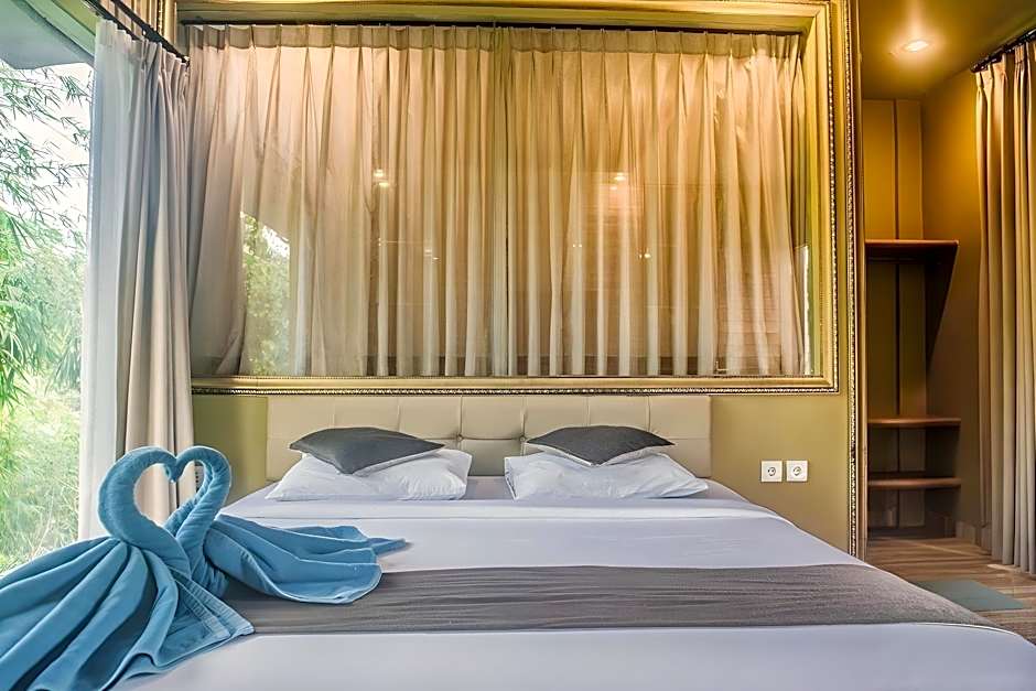 Bombora Surf Camp Hotel