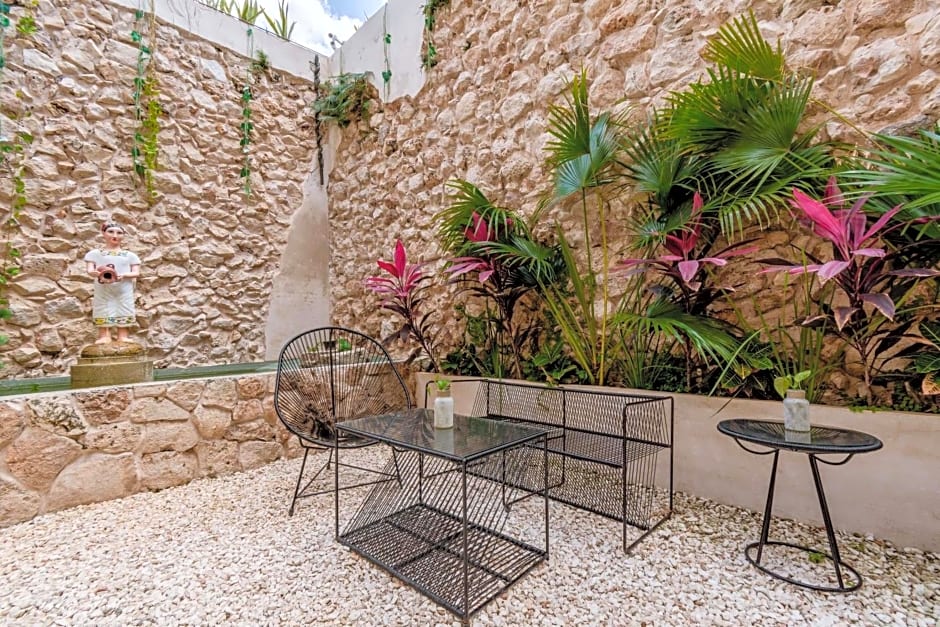 Hotel Colonial Zaci by GuruHotel