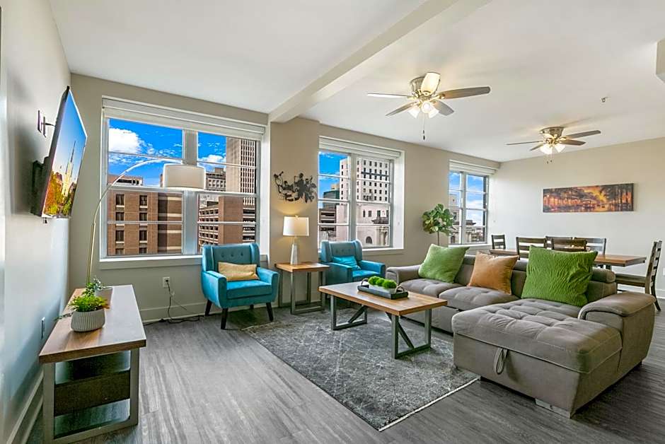 Spacious 4BR Luxury Condo Steps to French Quarter