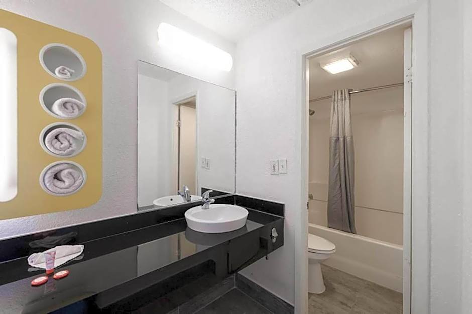 OYO Hotel Houston Katy Freeway