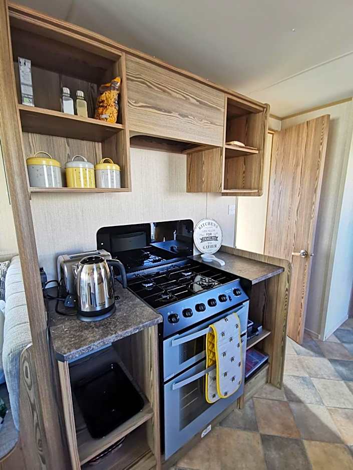 Caravan sleeps 8 at Littlesea, Weymouth