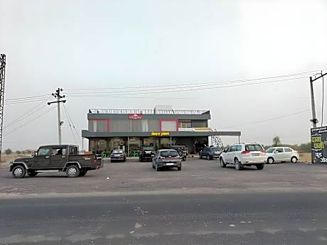 HOTEL DAANA PANI