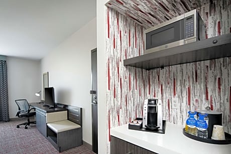 1 King Mobility Accessible W/Roll In Shower