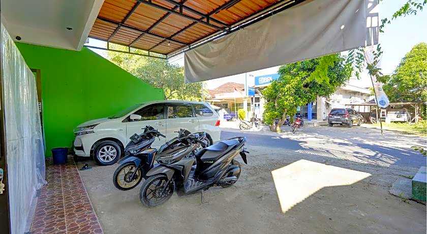 Hotel O Sahabat Syariah Near Plasa Telkom Bawean