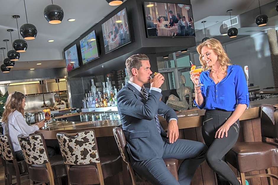 Hotel Clique Airport Calgary