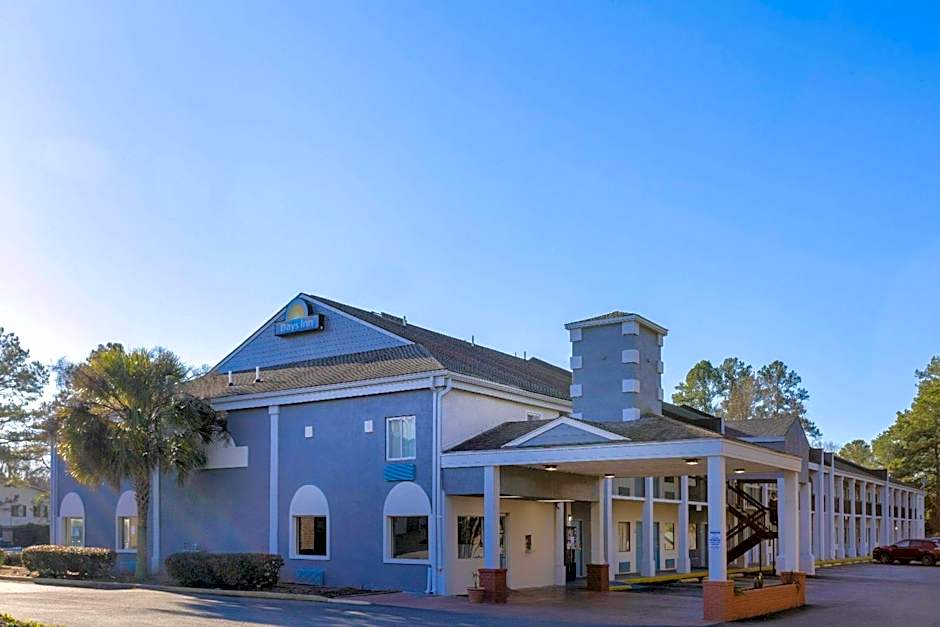 Days Inn by Wyndham Columbia