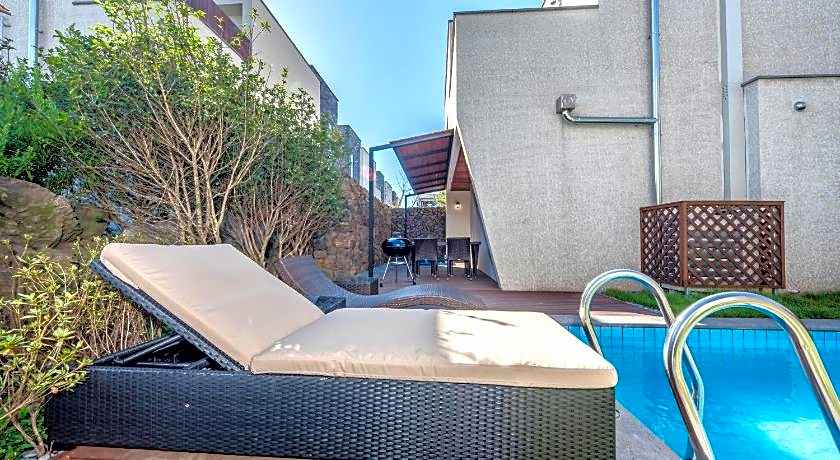 Arts Spa and Pool Villa