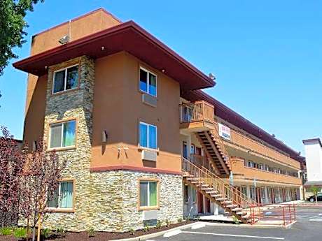 Red Roof Inn & Suites Sacramento North