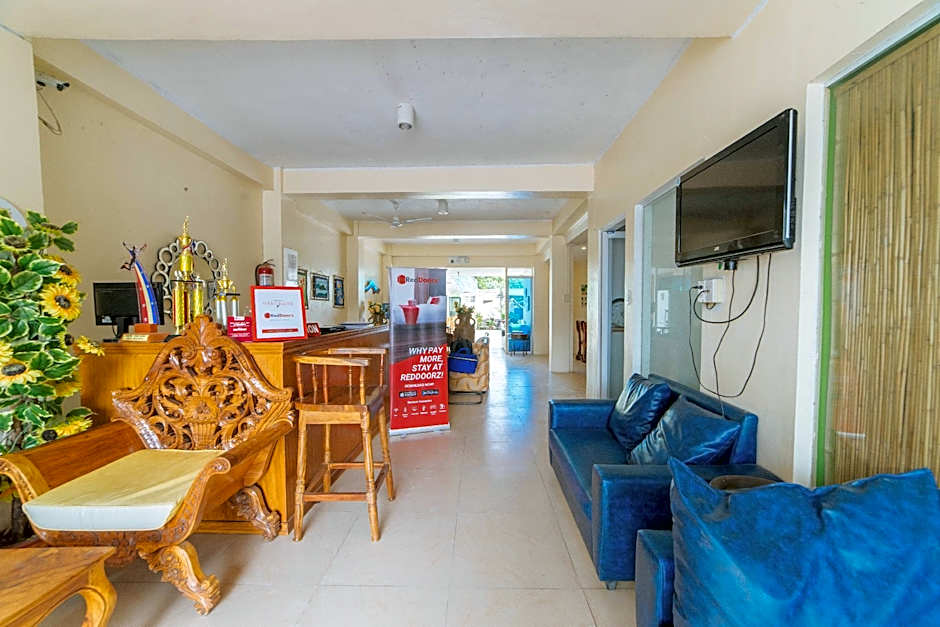 RedDoorz @ Old Buswang Road