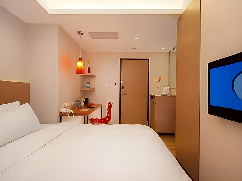 CHECK inn Express Taipei Station