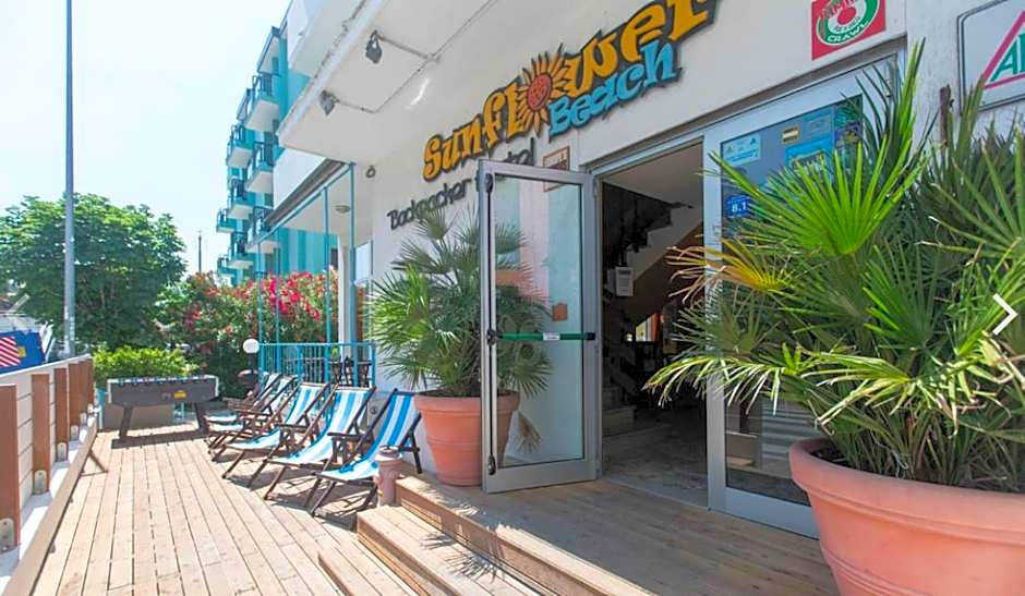 Sunflower Beach Backpacker Hostel & Bar