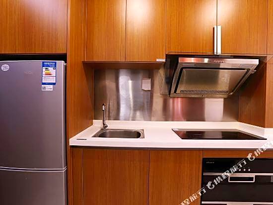 Youyou international apartment (Guangzhou Haizhu Plaza subway station private finance store)