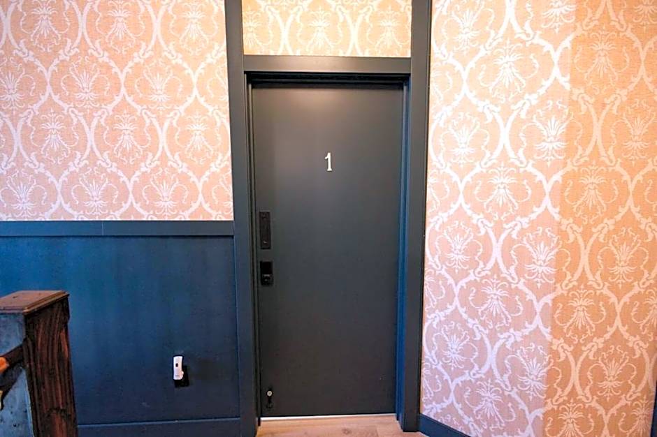 Speakeasy King Suite (Rm1)