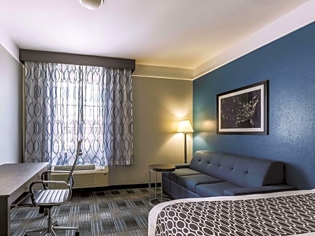 King Room with Roll-In Shower - Mobility/Hearing Accessible - Non-Smoking