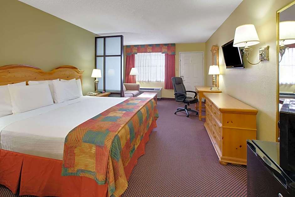 Photo 1 of 4 of 1 King Bed Suite