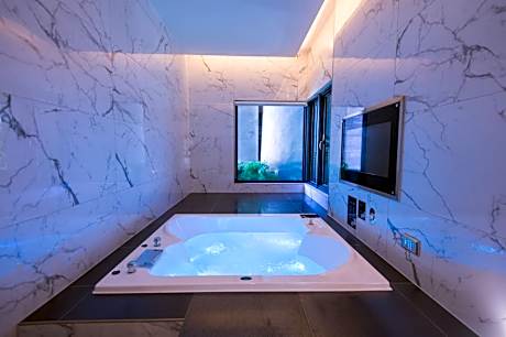 Presidential Suite (Check-in after 21:00)