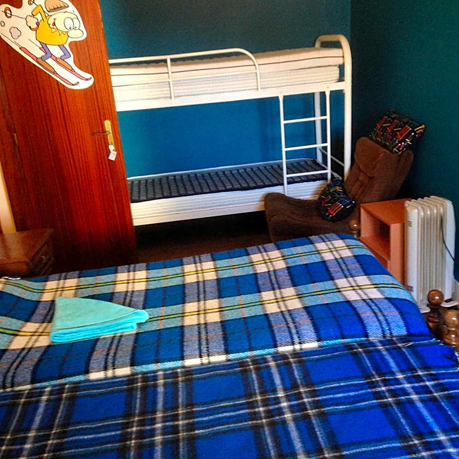 Foto 1 dari 3 — Double or Twin Room with Shared Bathroom
