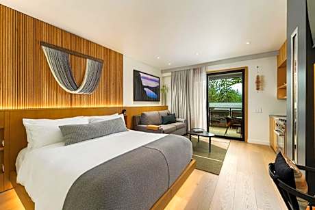 King Studio with Sofa Bed