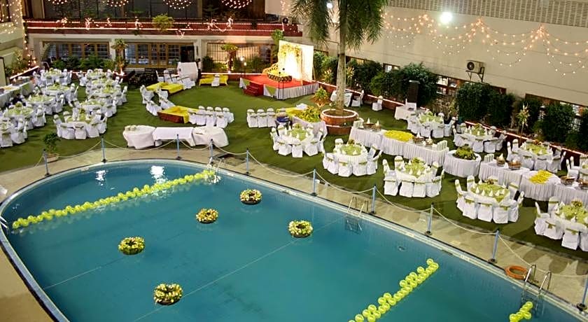 Regent Plaza Hotel & Convention Center