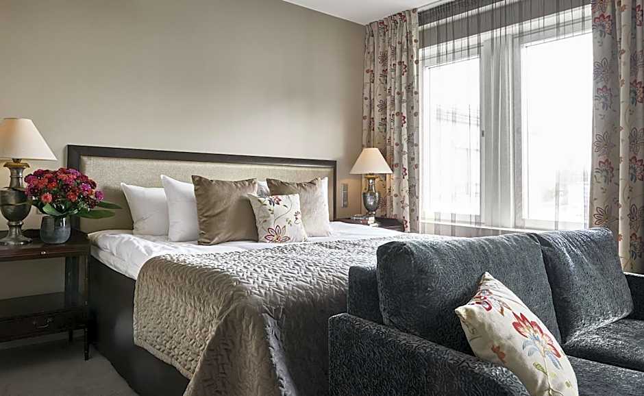 Photo 1 of 9 of Deluxe Grand, Harbor View