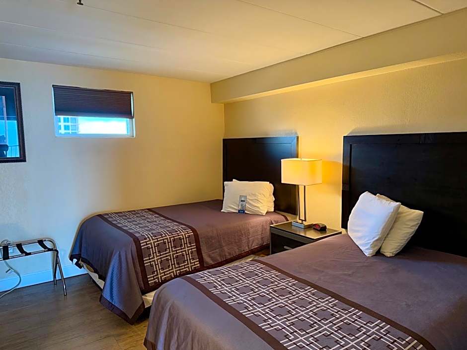 Aquarius Oceanfront Hotel