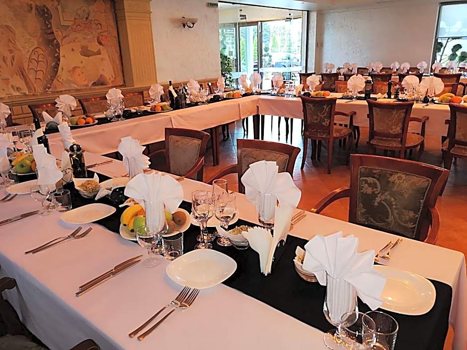 Terra Europe Brontes Hotel