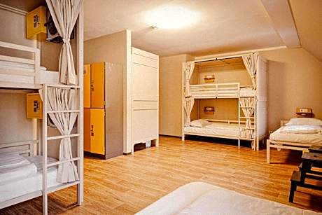 6-Bed Mixed Dormitory Room