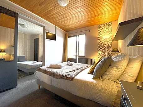 Family Room (2 Adults + 2 Children)