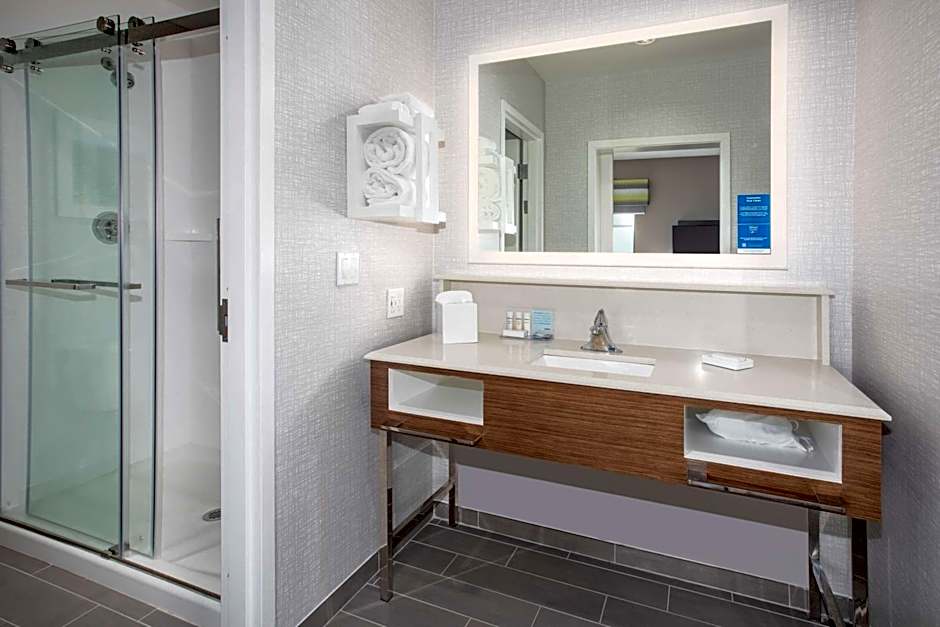 Hampton Inn By Hilton & Suites Watsonville, CA