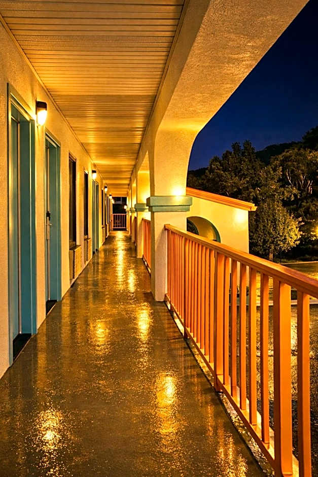 Howard Johnson by Wyndham Chattanooga Lookout Mountain I-24