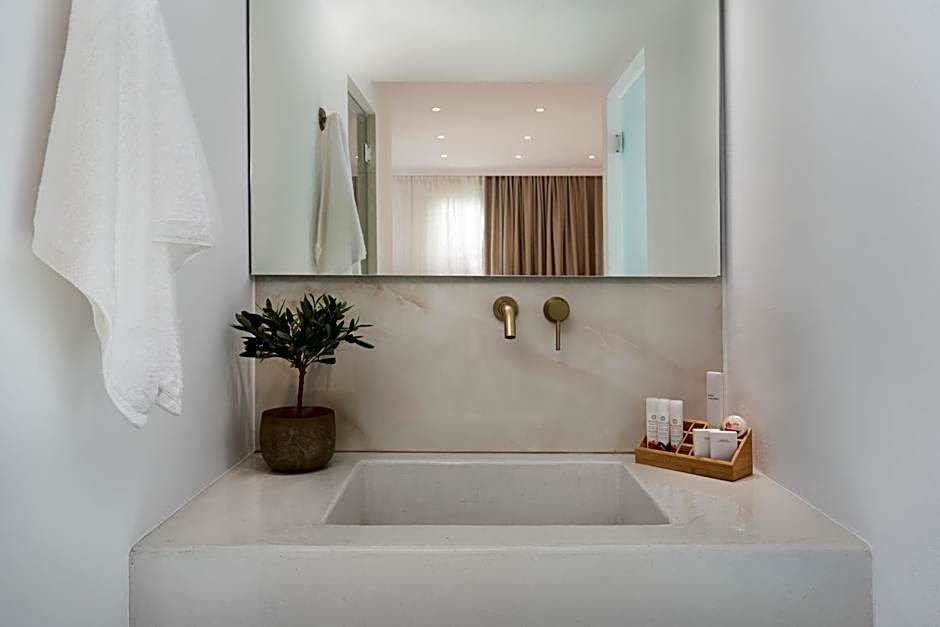 Cycladic Suites & Spa
