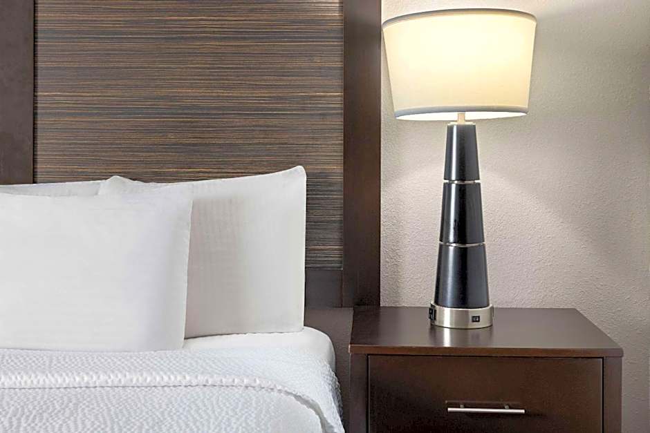 La Quinta Inn & Suites by Wyndham Buffalo Airport