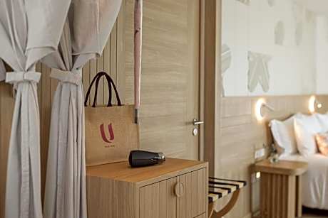 Junior Suite Panoramic Seaview with Lux Bliss Bath (24 Hours Use of Room)