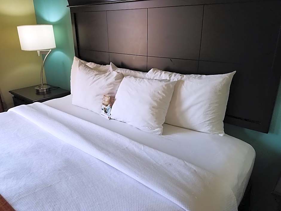 Comfort Suites Topeka Northwest