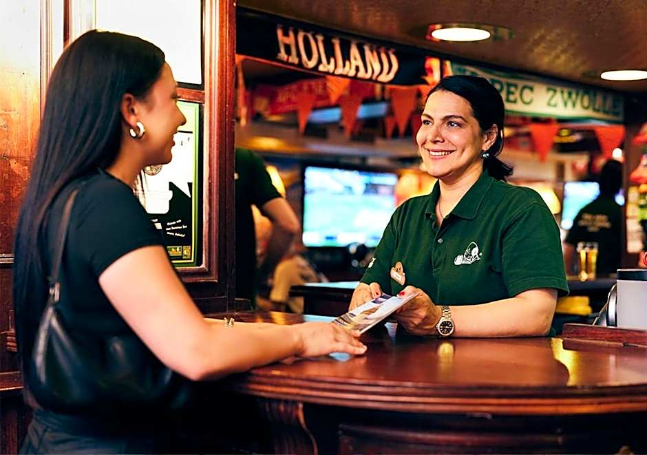 Hotel Pickwick and Pub "the room with a view"