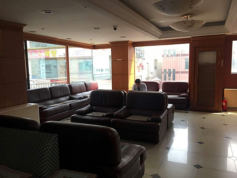 Central Hotel