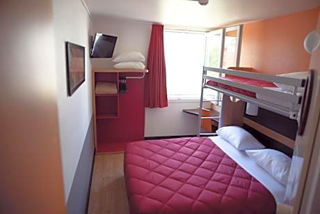 Triple Room (1 Double Bed + 1 Single Bed)
