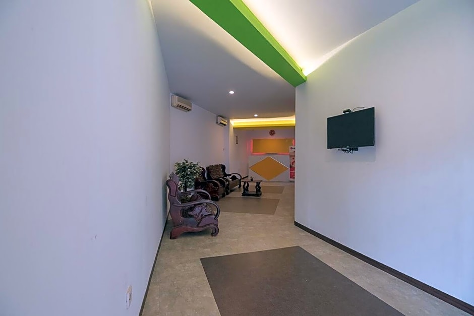 RedDoorz near ITC Mangga Dua