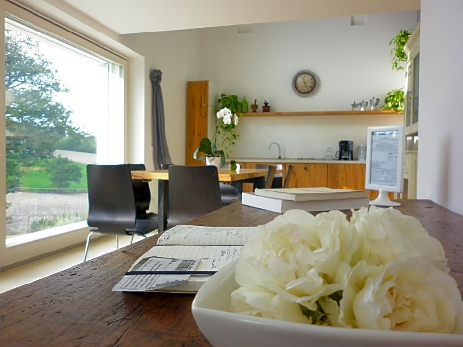 Hillside Villa with Swimming Pool and Jacuzzi - Frasassi Caves