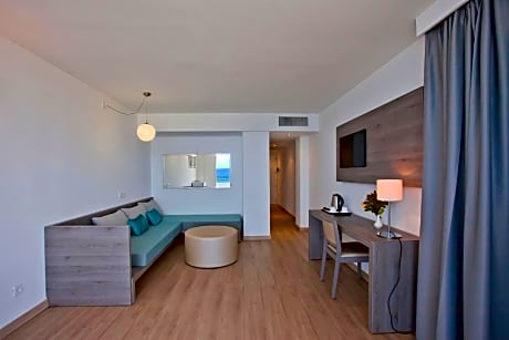 APARTMENT SEA VIEW 3 ADULTS + 1 CHILD