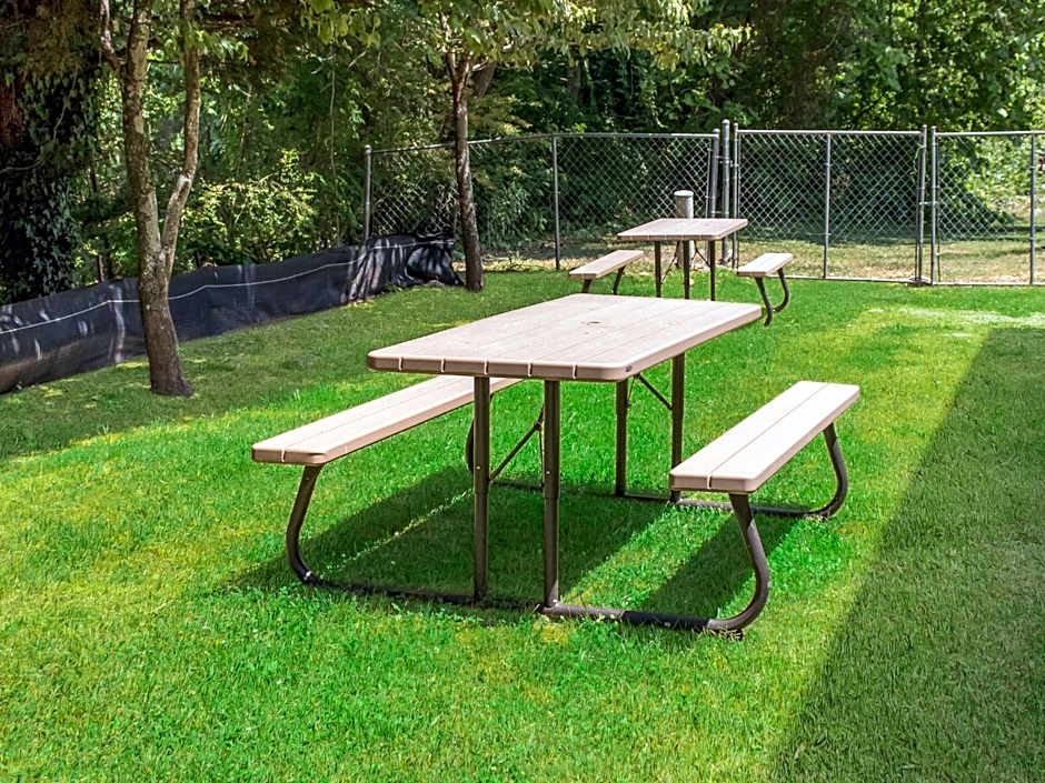 Americas Best Value Inn - Clayton