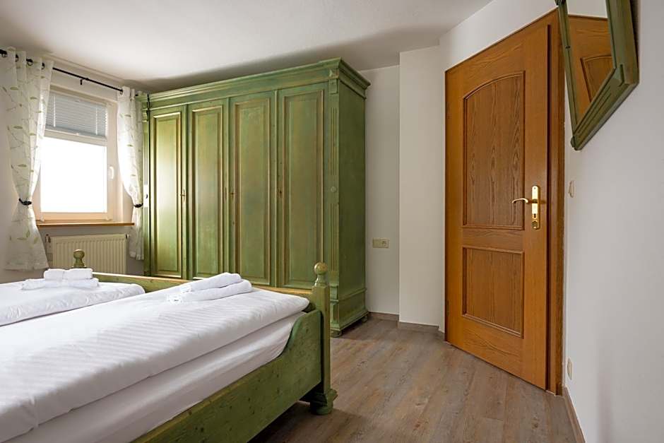 Ferienanlage Zum Silberstollen 2 Häuser am Berg Polderhof und Weißeritzhütte