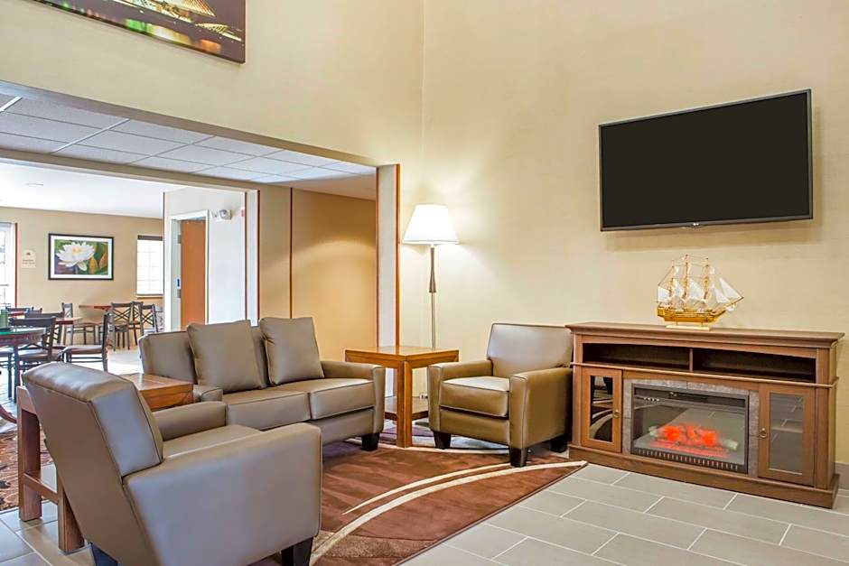 Hawthorn Extended Stay by Wyndham Milwaukee Airport