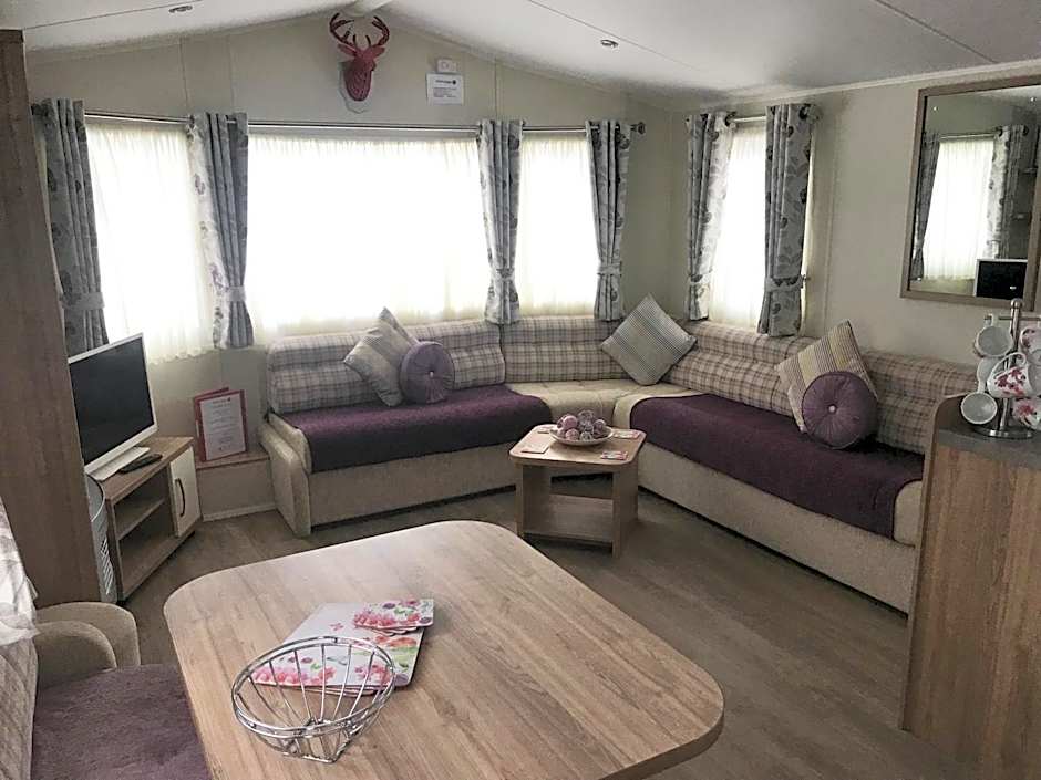 Red Deer Village Holiday Park - 3 Bedroom, Self-Catering Holiday Home
