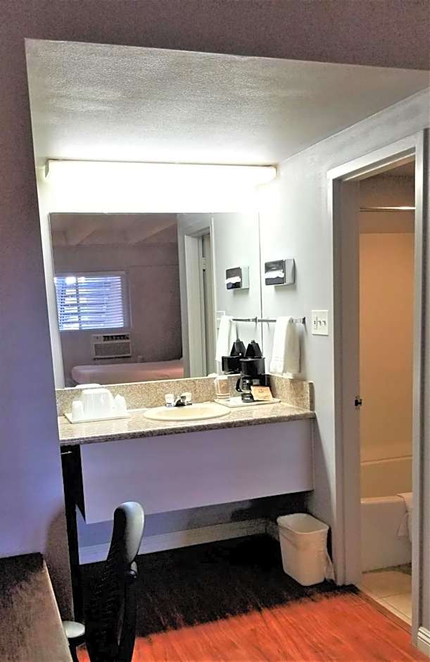 Santa Fe Inn - Pueblo