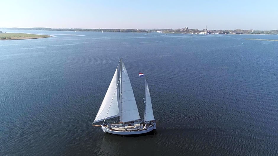 Privé B&B Motorsailer Rataplan